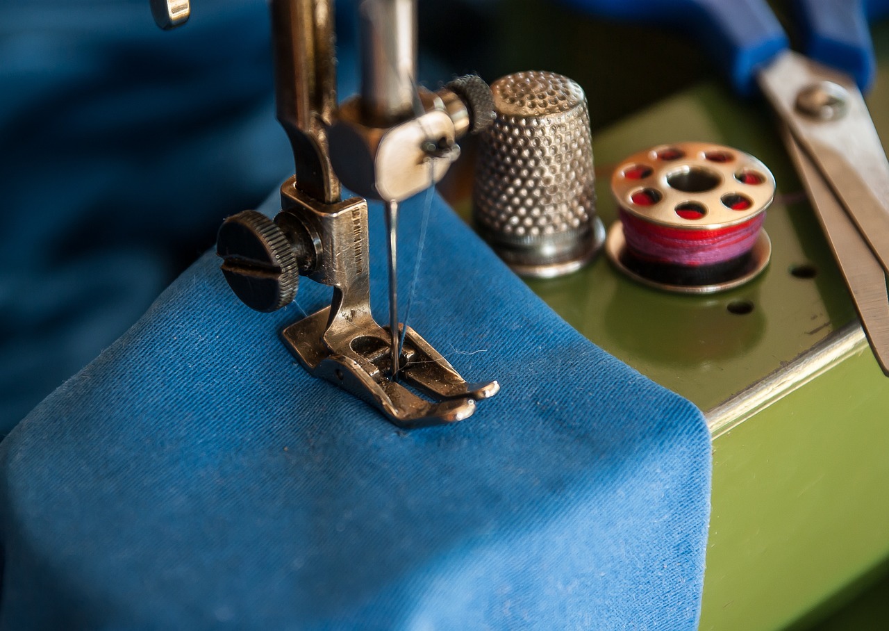 sewing machine, sewing, thimble-1369658.jpg
